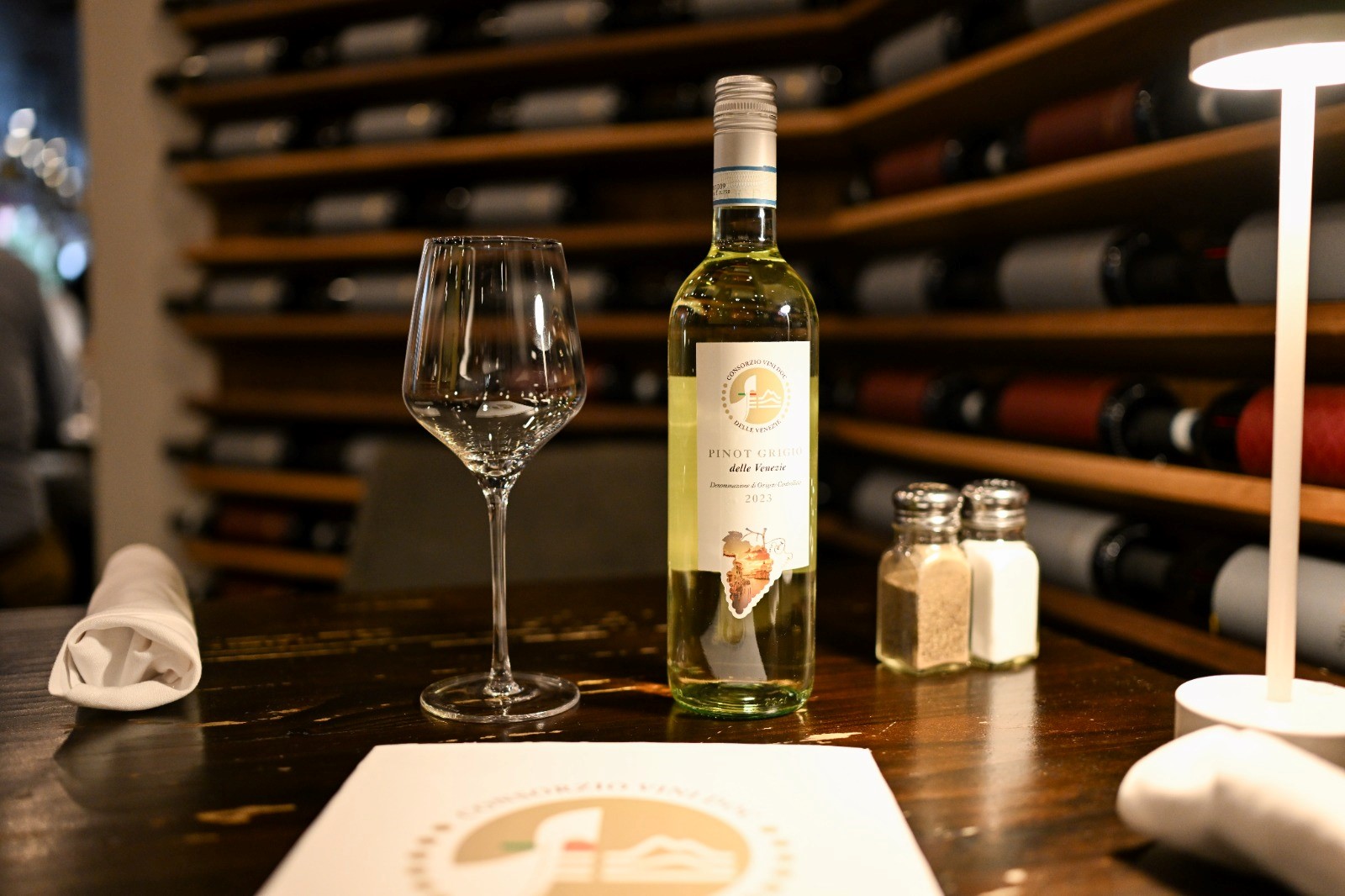 IL PINOT GRIGIO DOC DELLE VENEZIE SUL SET DE “IL MIO VIAGGIO A NEW YORK TV SHOW”